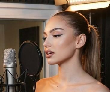 Layana Calissa in the recording studio